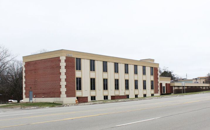 Pictures of Office property located at 2300 Dixie Highway, Waterford Township, MI 48328 for lease - image #1