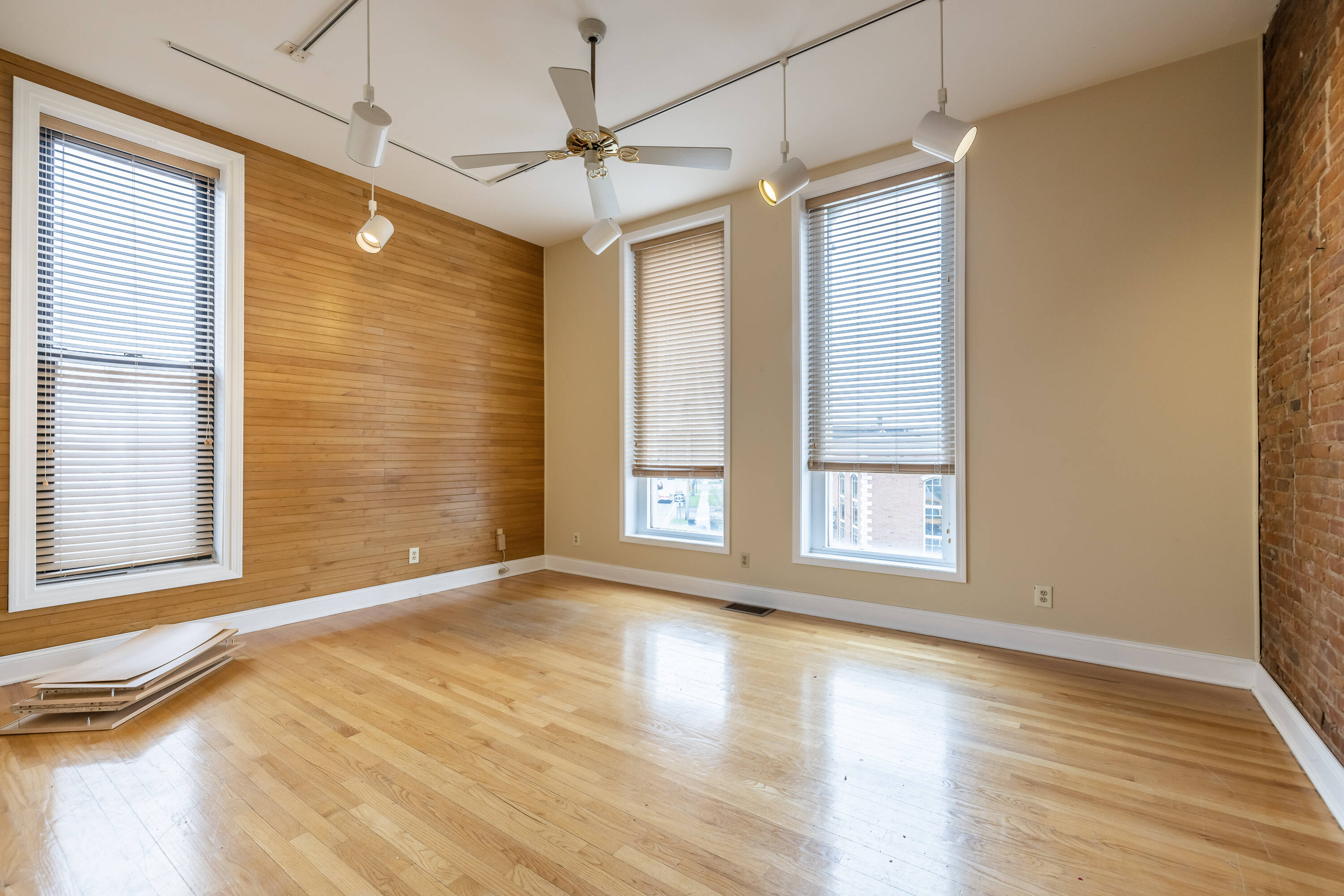 2 W Main St, Victor, NY 14564