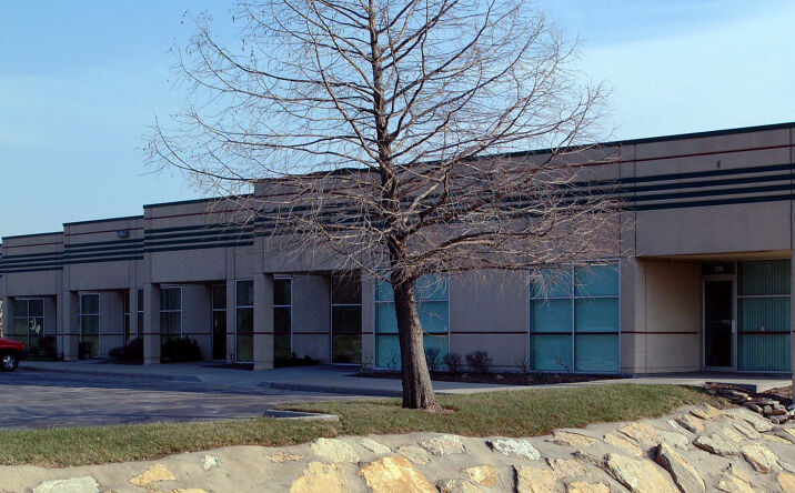 Pictures of Industrial property located at 100 NW Parkway Dr, Riverside, MO 64150 for lease - image #1