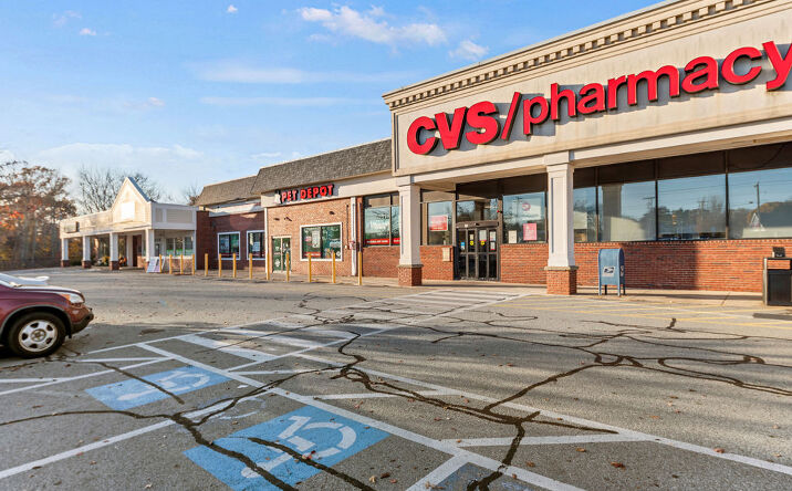 Pictures of Retail property located at 2 Sarahs Wy, Fairhaven, MA 02719 for lease - image #1