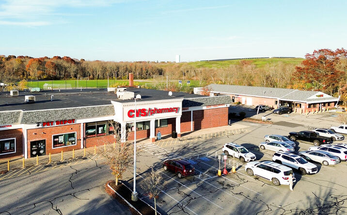 Pictures of Retail property located at 2 Sarahs Wy, Fairhaven, MA 02719 for lease - image #1