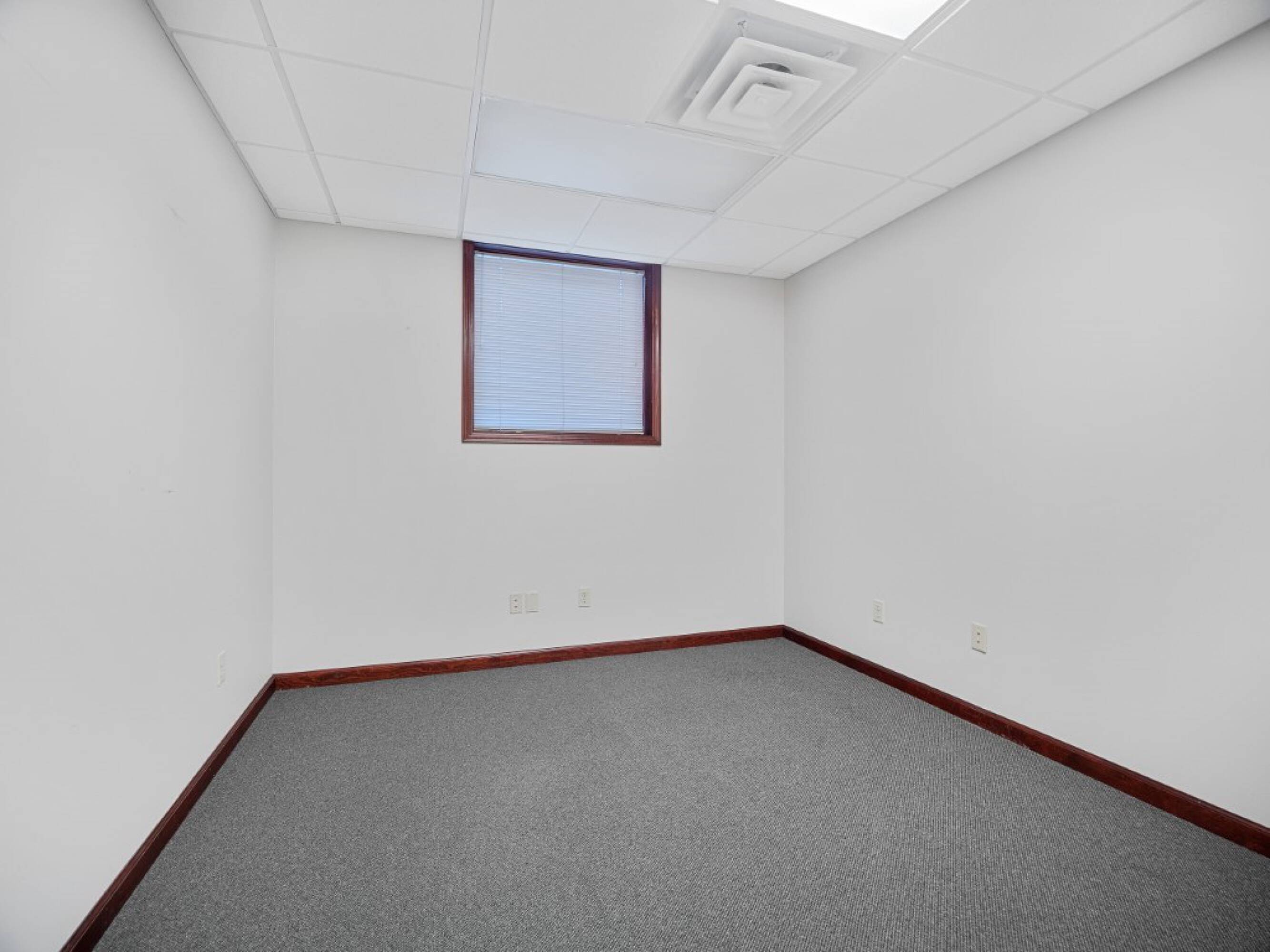 7209 Engle Rd, Fort Wayne, IN 46804