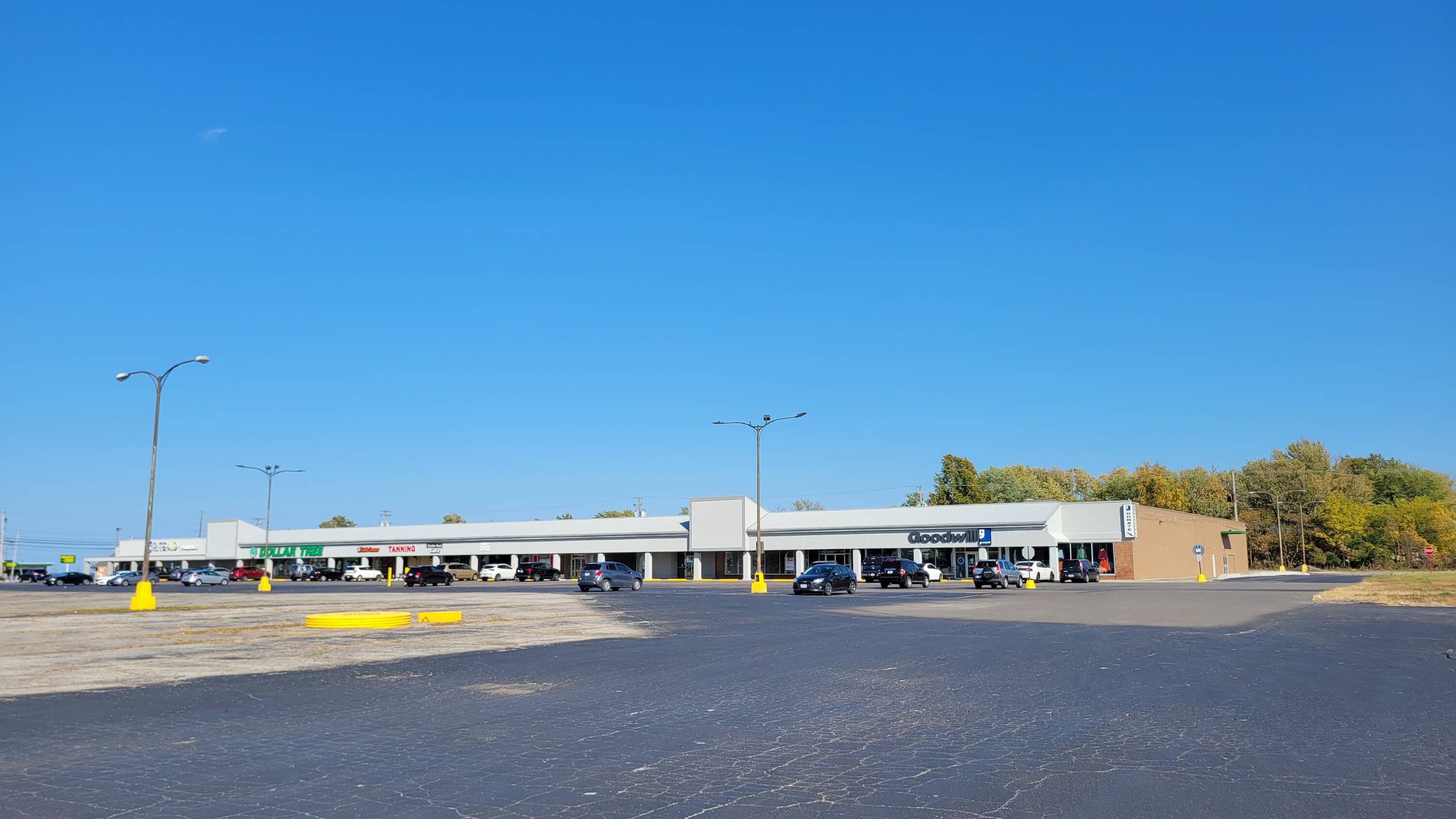 4100 Lake Rd, Sheffield Lake, OH 44054