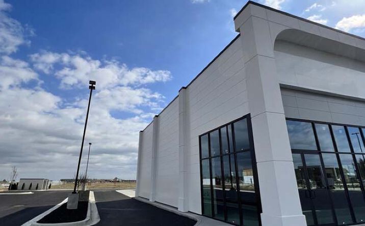 Pictures of Retail property located at 1223 Hirschland Rd, Evansville, IN 47715 for lease - image #1
