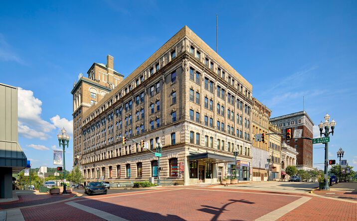 Pictures of Retail, Office, Restaurant property located at 6 S Main St, Washington, PA 15301 for lease - image #1
