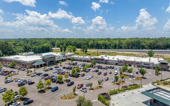 Pictures of Retail property located at 680 Bacons Bridge Rd, Summerville, SC 29485 for lease - image #1