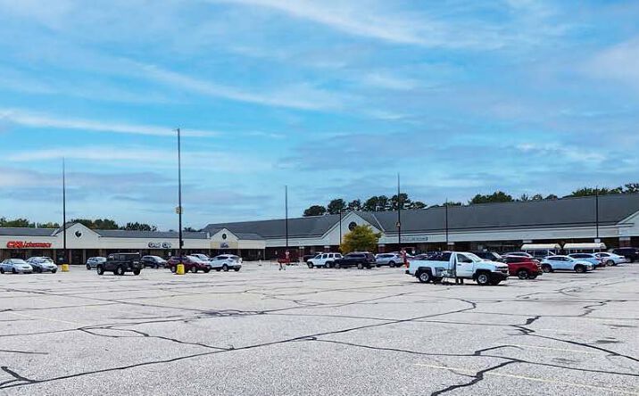 Pictures of Retail property located at 770 Roosevelt Trail, Windham, ME 04062 for sales - image #1