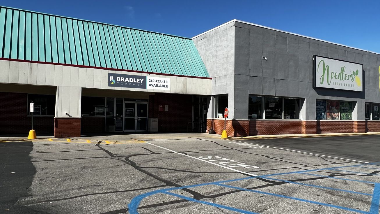 1709 N Walnut St, Hartford City, IN 47348 Retail Space for Lease