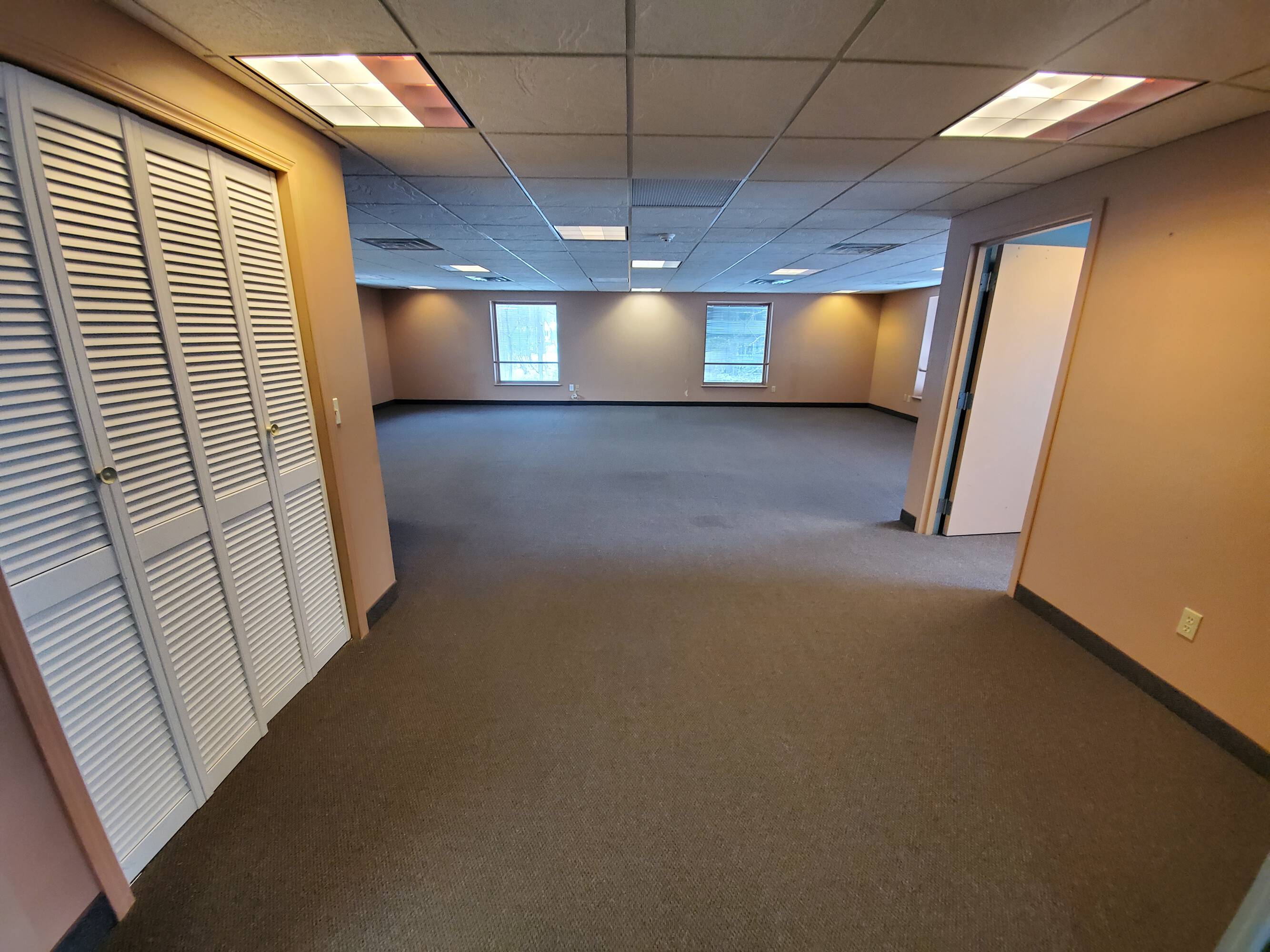 640 Kreag Rd, Pittsford, NY 14534