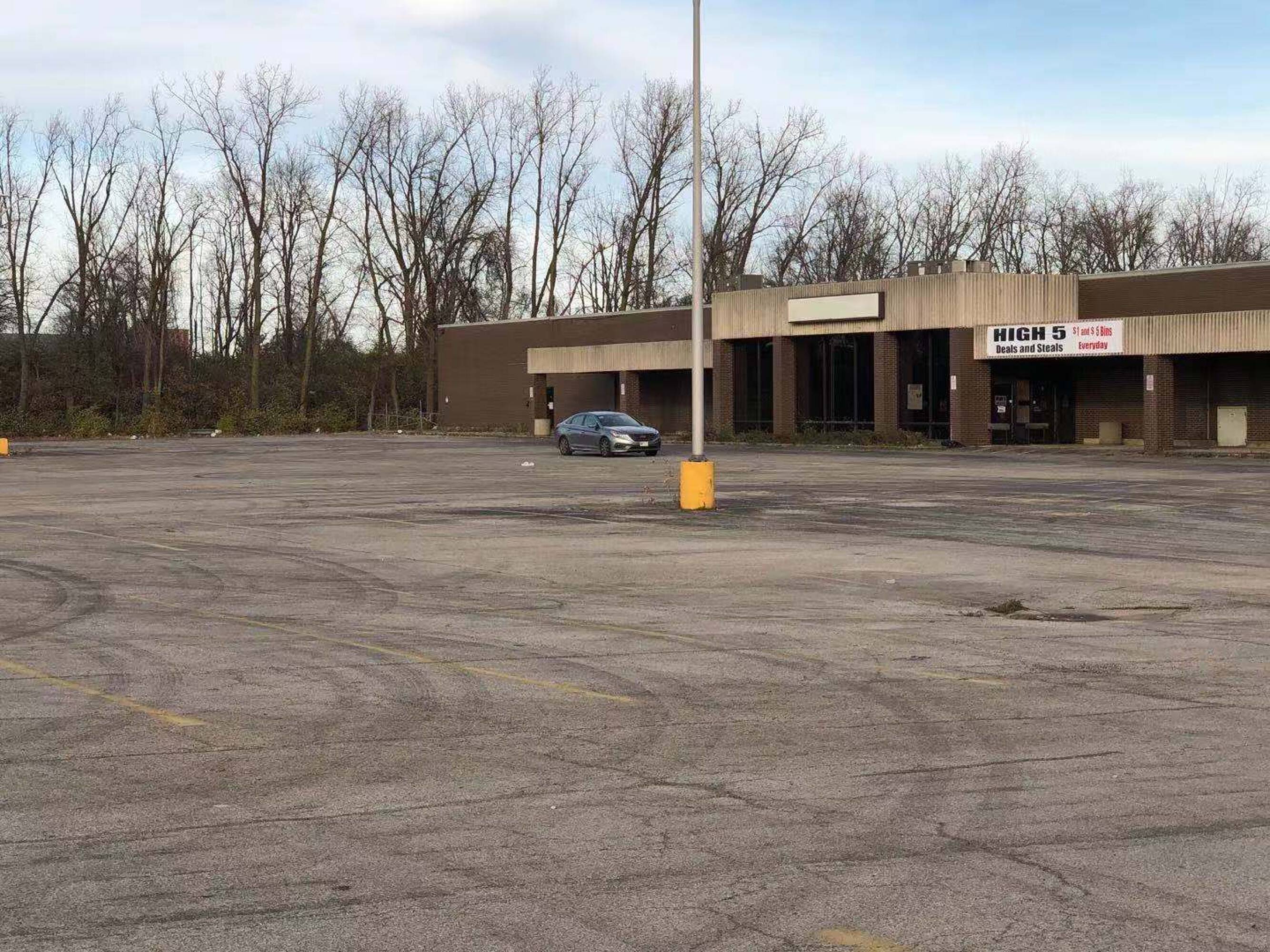 2300 S Hamilton Rd, Columbus, OH 43232