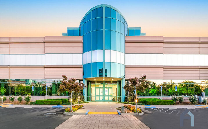 Pictures of Office property located at 20 River Park Pl W, Fresno, CA 93720 for lease - image #1