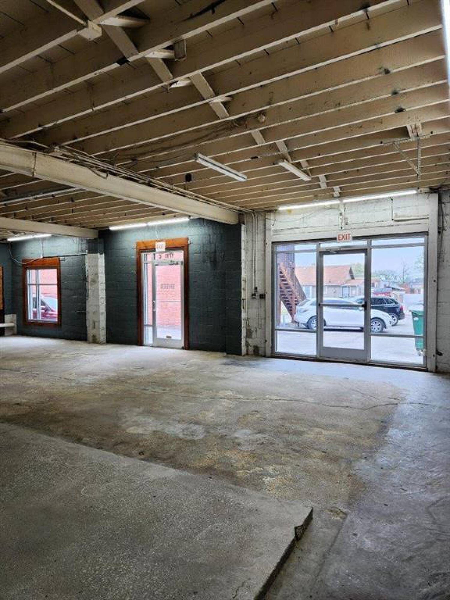 1711 Castle Rd 1711 Westport Rd, Kansas City, MO 64111 | Crexi.com