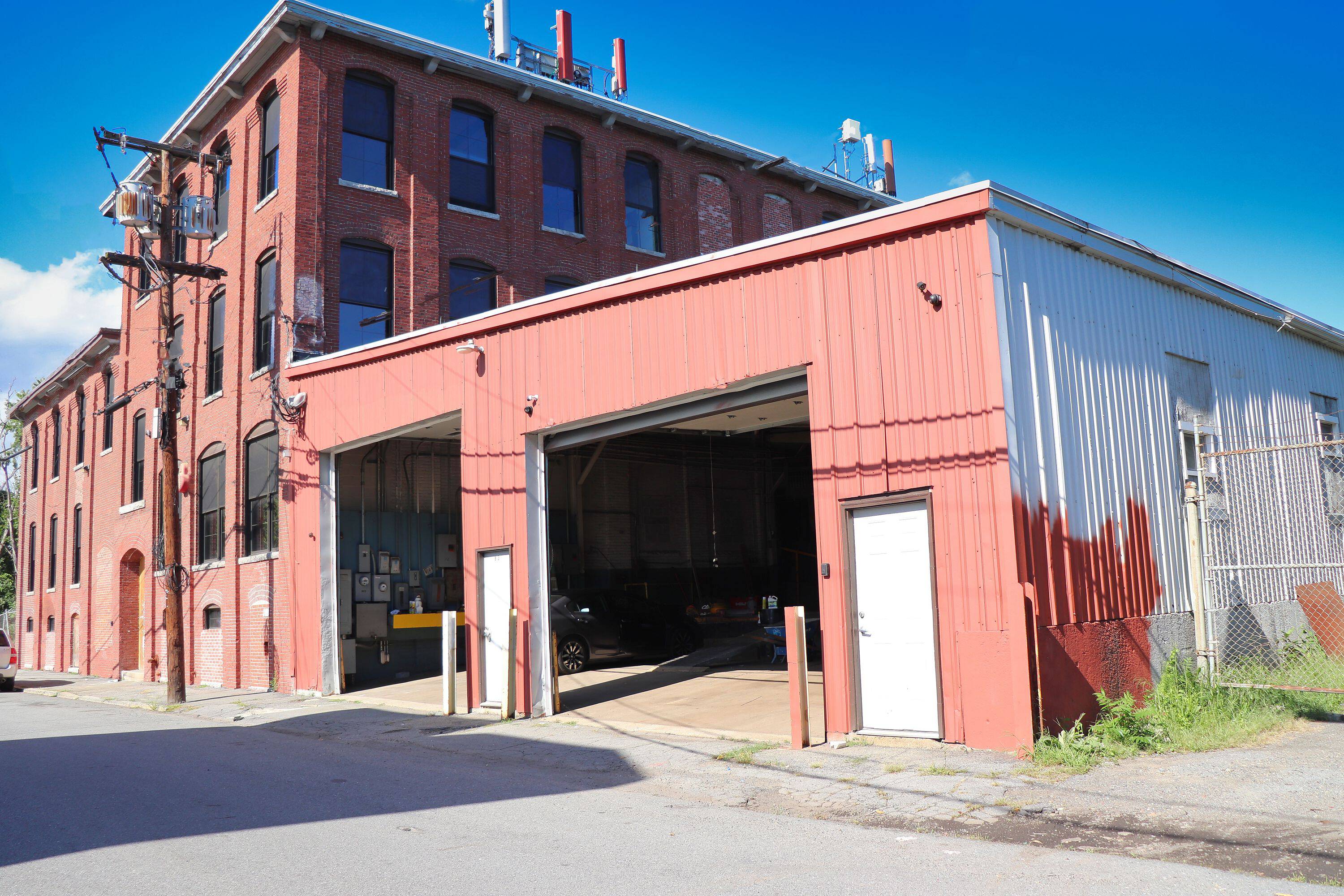 81 Holly St, Lawrence, MA 01841