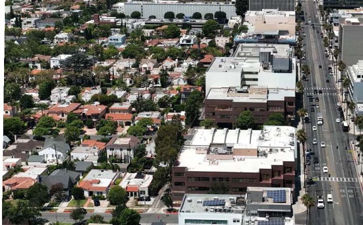 Pictures of Office property located at 8840 Wilshire Blvd, Beverly Hills, CA 90211 for lease - image #1