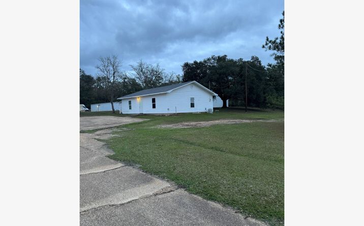 Pictures of Office property located at 923 Ave G, Kentwood, LA 70444 for lease - image #1