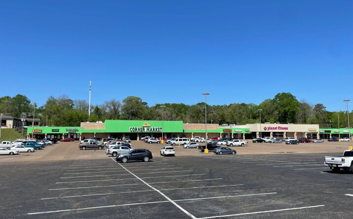 Pictures of Retail property located at 3046 Indiana Ave, Vicksburg, MS 39180 for lease - image #1