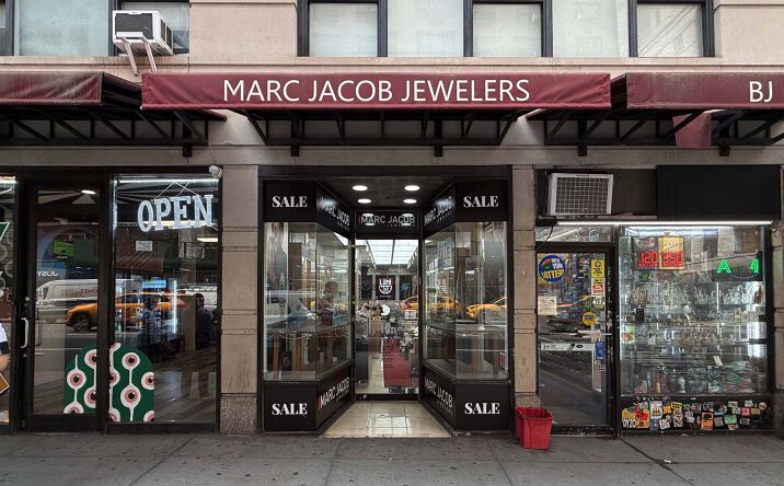 Pictures of Retail property located at 668 Lexington Ave, New York, NY 10022 for lease - image #1