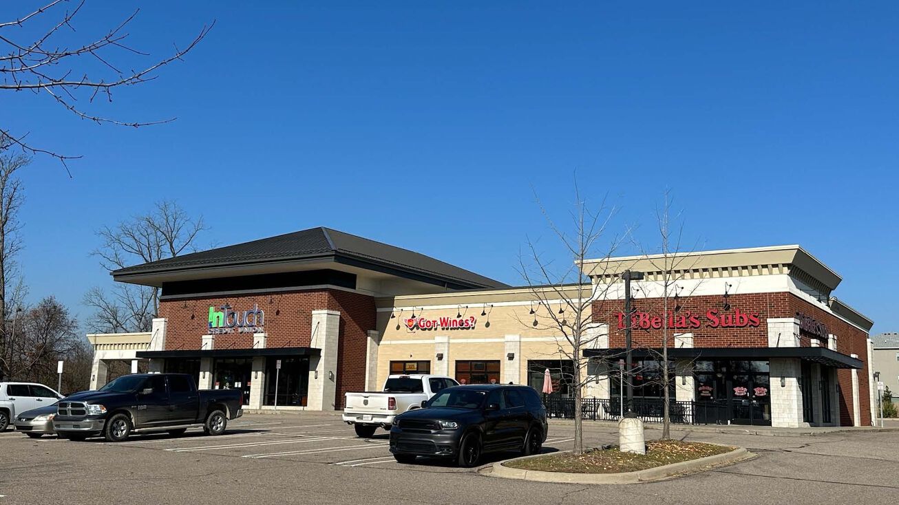 33553395 University Dr, Auburn Hills, MI 48326 Retail Space for