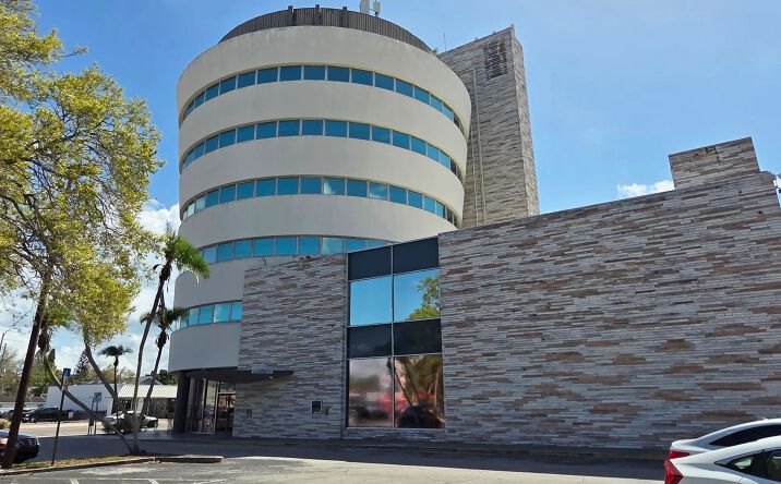 Pictures of Office property located at 2600 Martin Luther King Jr St N, St. Petersburg, FL 33704 for lease - image #1