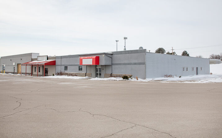 Pictures of Retail property located at 3551 University Ave, Waterloo, IA 50701 for lease - image #1