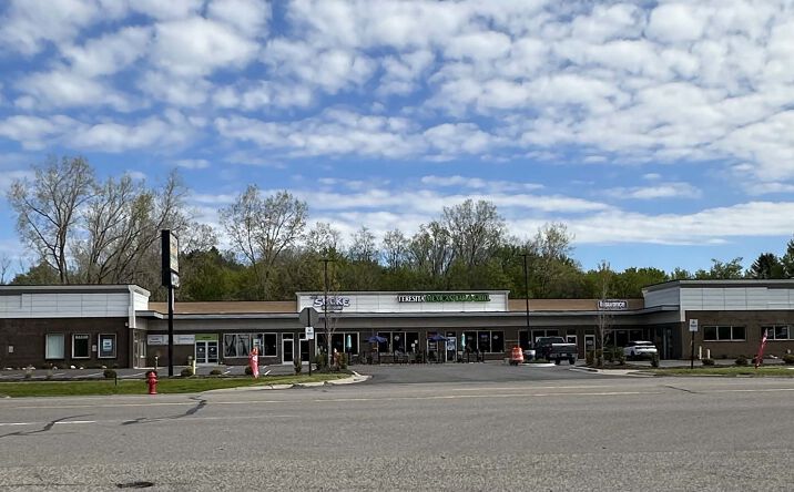 Pictures of Retail, Office property located at 56270 Grand River Ave, Lyon Charter Township, MI 48165 for lease - image #1