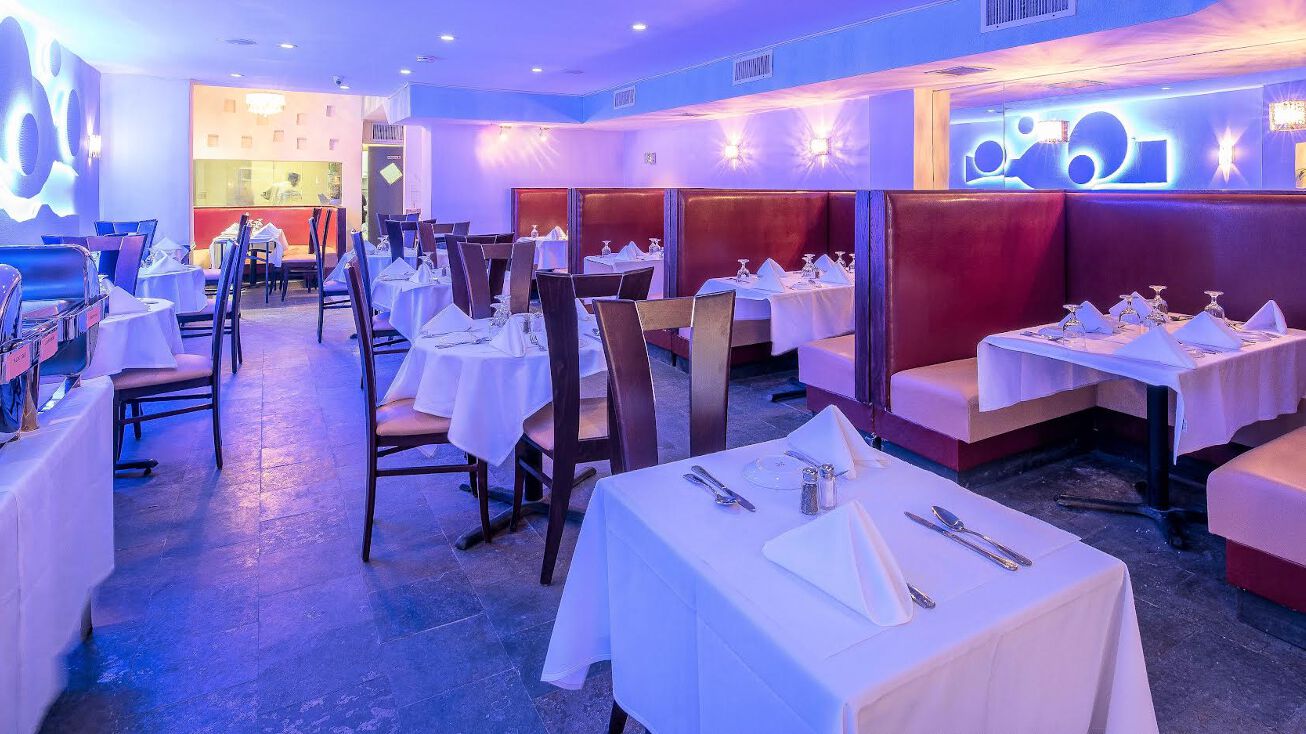 Pictures of Restaurant property located at E 58th St, New York, NY