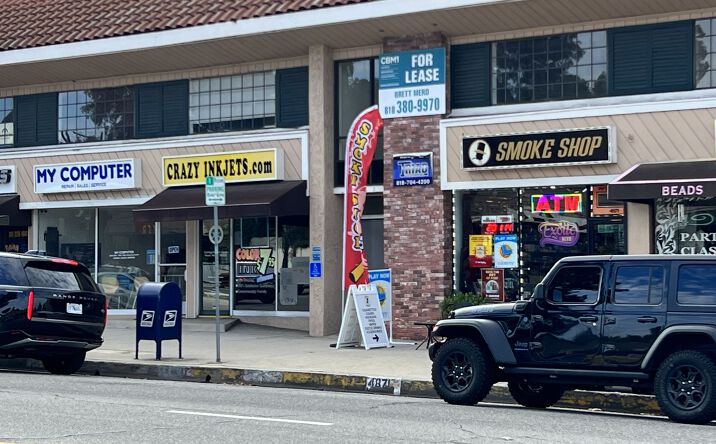Pictures of Retail property located at 4867 Topanga Canyon Blvd, Woodland Hills, CA 91364 for lease - image #1