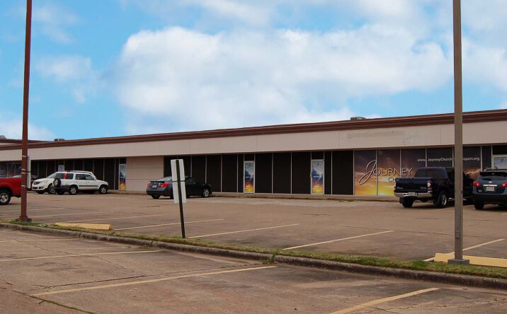 Pictures of Retail property located at 1020 Shreveport Barksdale Highway, Shreveport, LA 71105 for lease - image #1