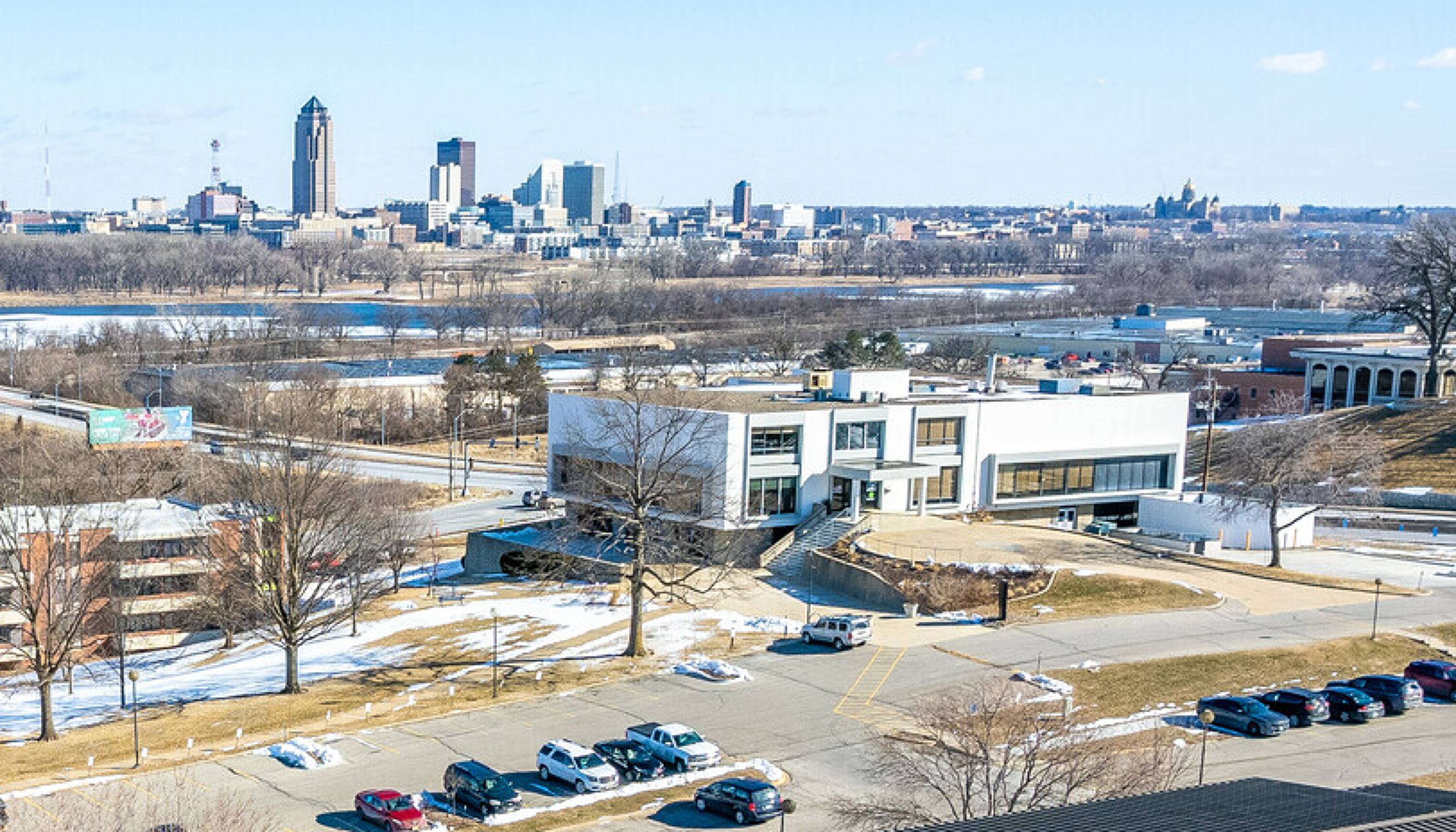 2580 Fleur Dr, Des Moines, IA 50321