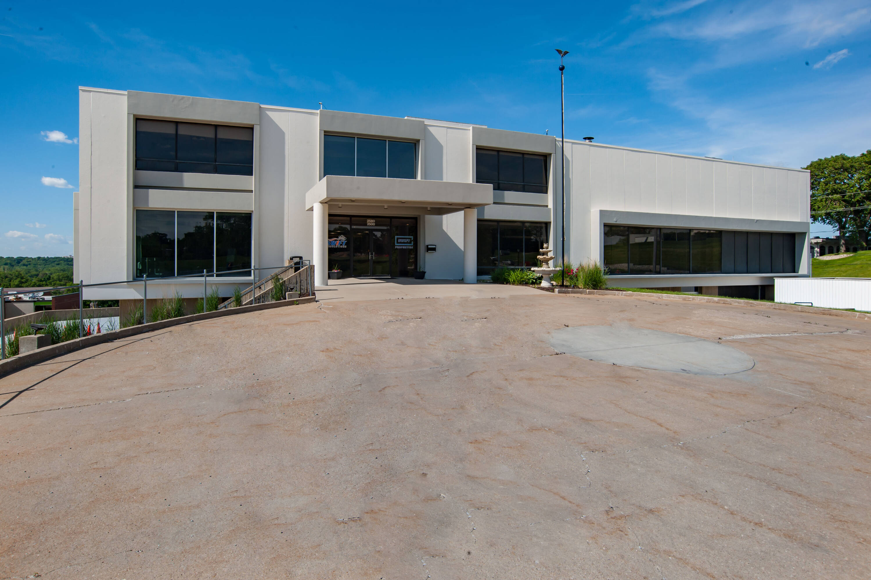 2580 Fleur Dr, Des Moines, IA 50321