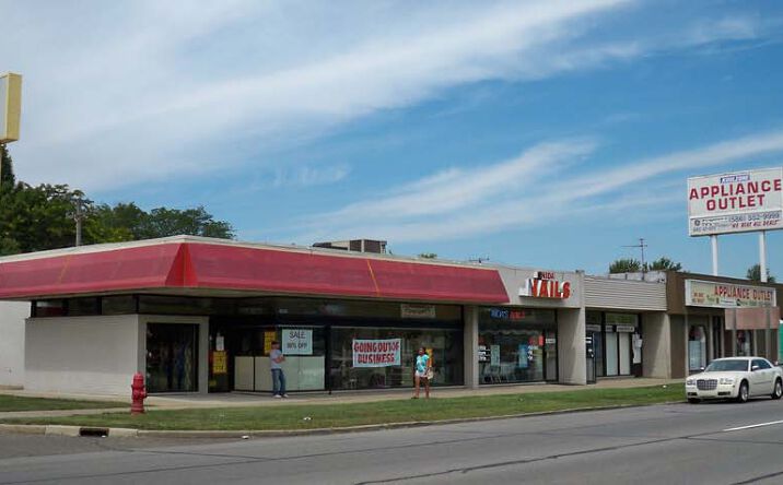 Pictures of Retail property located at 20909 Gratiot Ave, Eastpointe, MI 48021 for lease - image #1