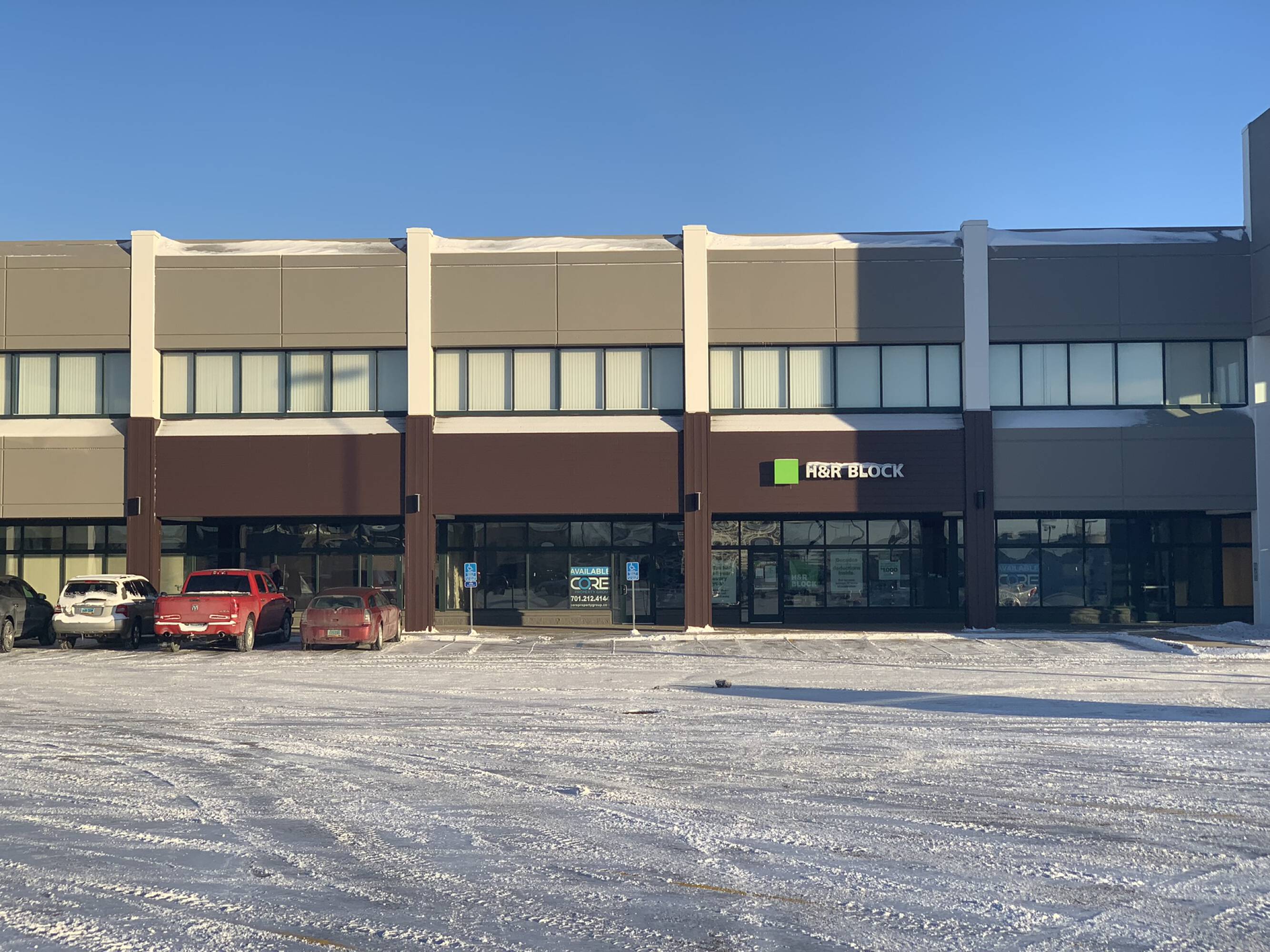 800 Holiday Dr, Moorhead, MN 56560