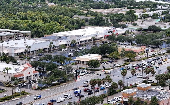 Pictures of Retail property located at 900-2260 SE Federal Highway, Stuart, FL 34994 for lease - image #1