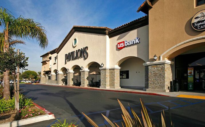 Pictures of Retail property located at 901-1101 Pacific Coast Hwy, Seal Beach, CA 90740 for lease - image #1