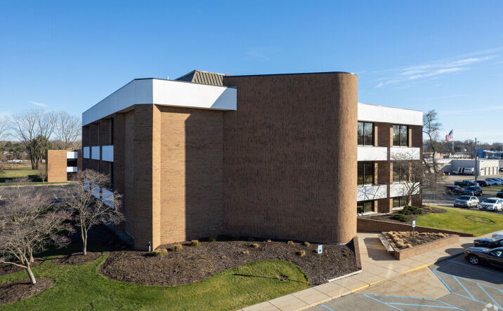 Pictures of Retail, Office, Special Purpose property located at 115 Clover St, Holland, MI 49423 for lease - image #1