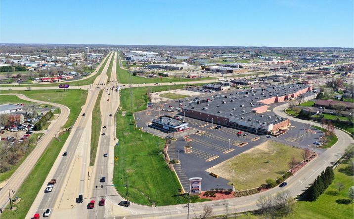 Pictures of Retail property located at 10017 N 2nd St, Machesney Park, IL 61115 for lease - image #1