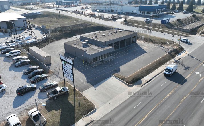 Pictures of Industrial property located at 2710 E Kearney St, Springfield, MO 65803 for lease - image #1