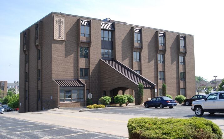 Pictures of Office property located at 18660 Bagley Rd, Middleburg Heights, OH 44130 for lease - image #1