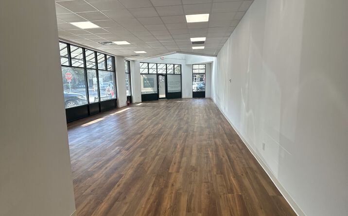 Pictures of Retail property located at 1965 Riviera Dr, Mt Pleasant, SC 29464 for lease - image #1