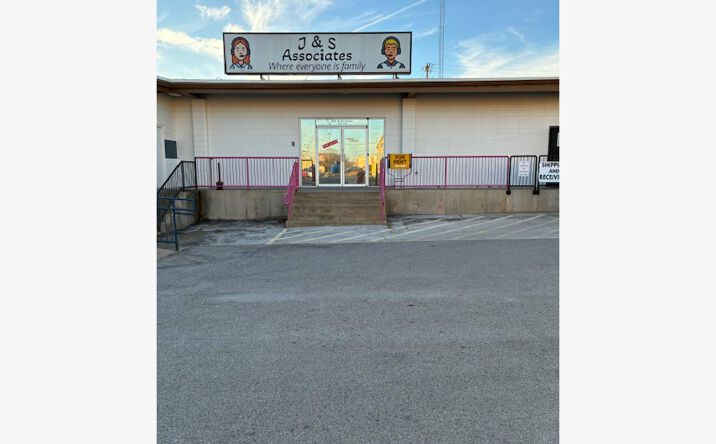 Pictures of Retail, Office, Industrial property located at 500 W Battlefield Rd, Springfield, MO 65807 for lease - image #1