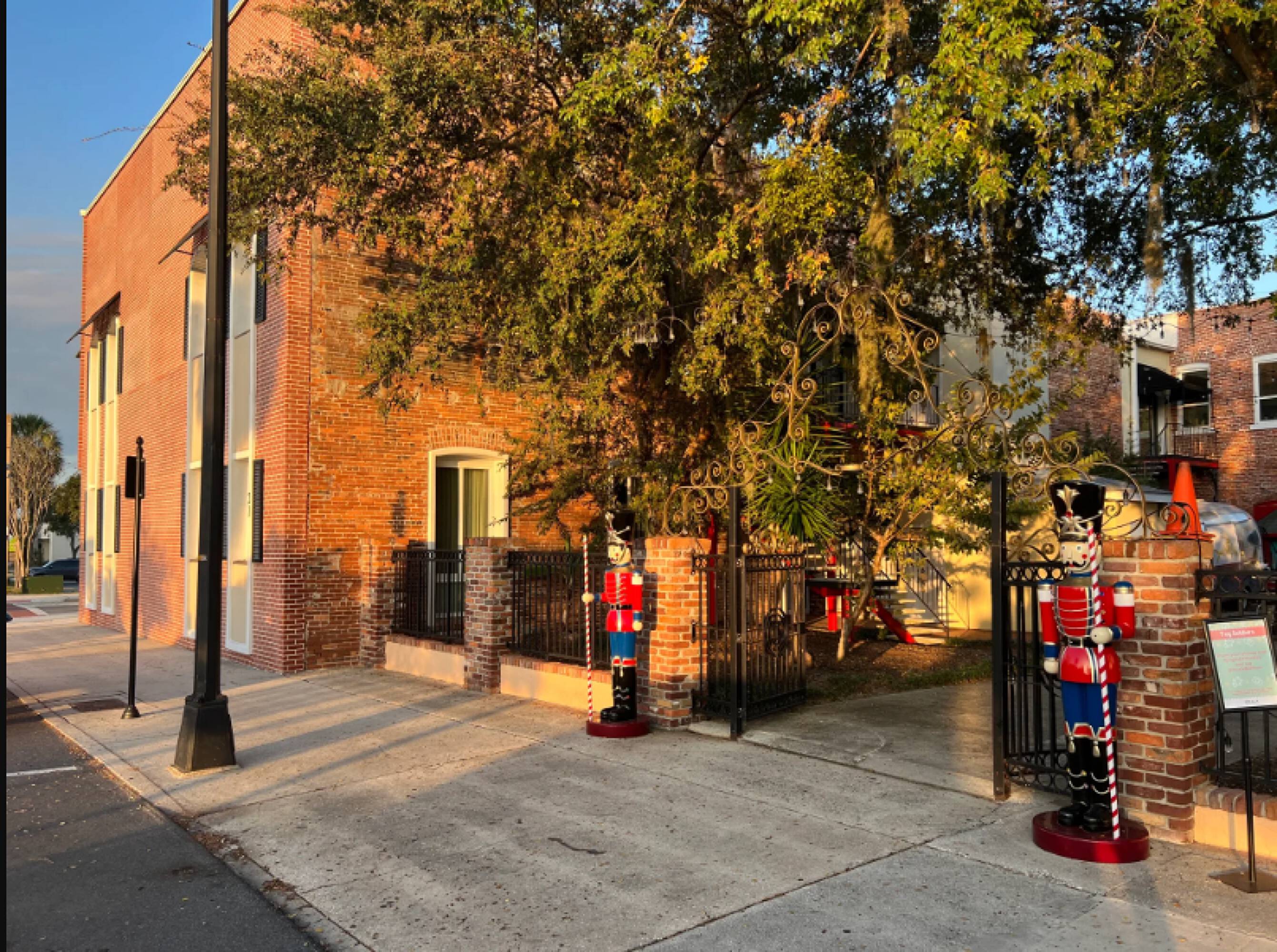 21 N Magnolia Ave, Ocala, FL 34475