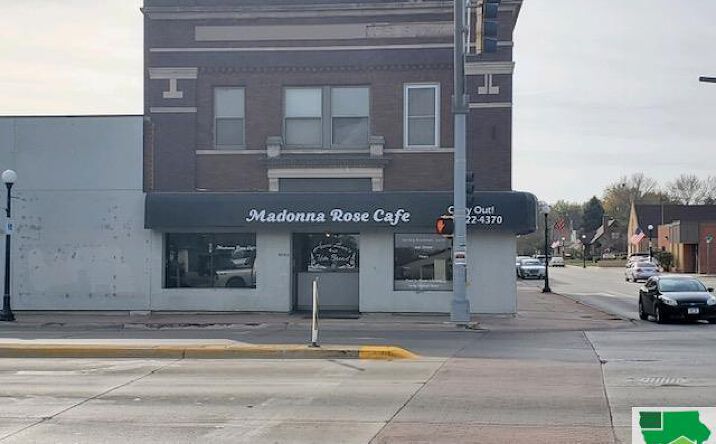 Pictures of Office property located at 2004 S St Aubin St, Sioux City, IA 51106 for lease - image #1