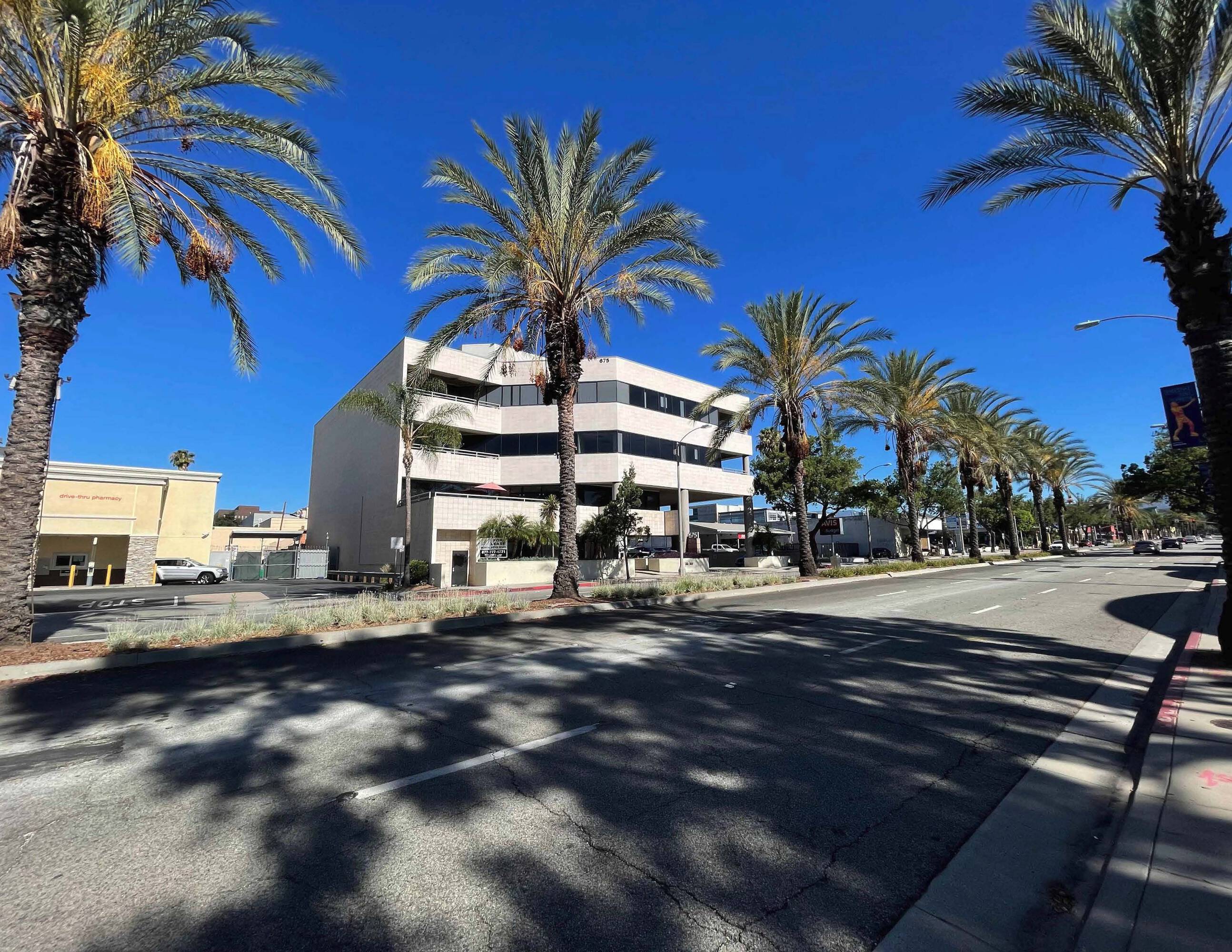 675 S Arroyo Pkwy, Pasadena, CA 91105