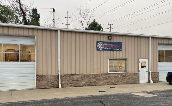Pictures of Industrial property located at 2309-C W US 40 Hwy, Blue Springs, MO 64015 for lease - image #1