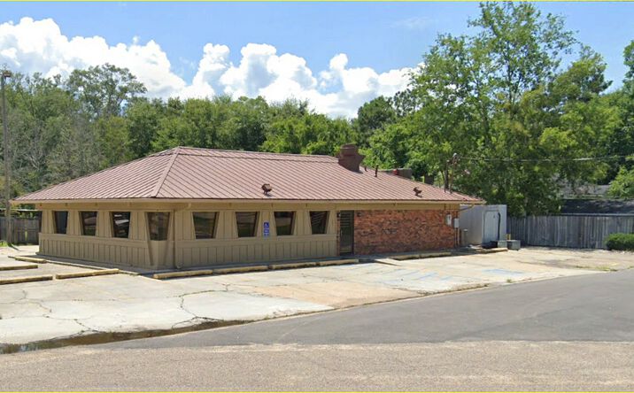 Pictures of Restaurant, Retail property located at 1115 MS-13, Columbia, MS 39429 for lease - image #1