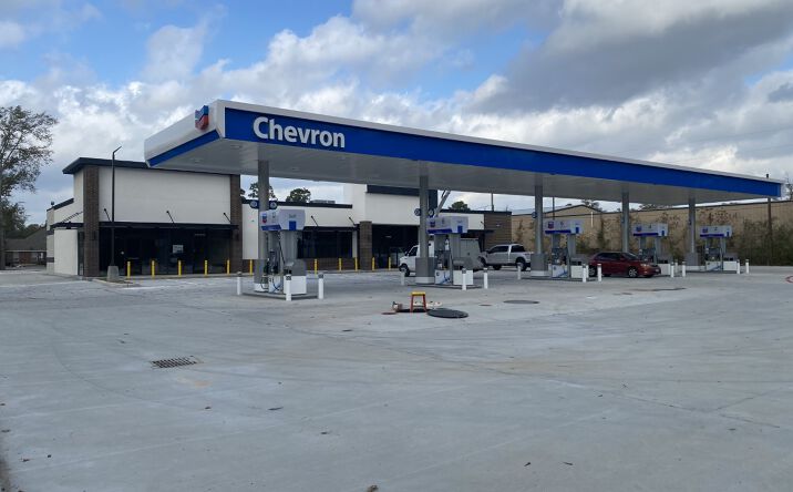 Pictures of Retail, Office, Restaurant property located at 527 E Oak Hill Dr, Spring, TX 77386 for lease - image #1