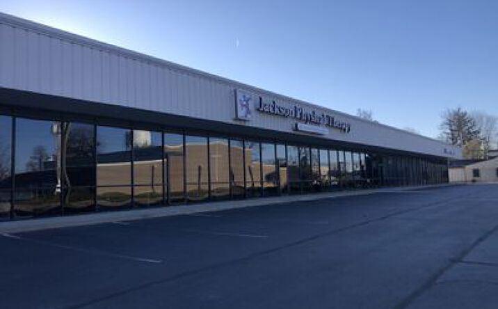 Pictures of Retail property located at 324 - 326 N Indiana Ave, Sellersburg, IN 47172 for lease - image #1