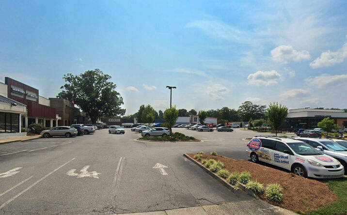 Pictures of Retail property located at 2955 Battleground Ave, Greensboro, NC 27408 for lease - image #1