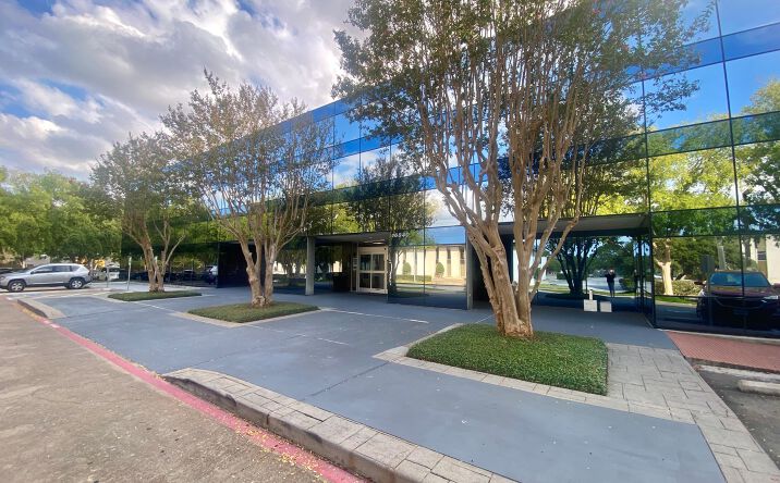 Pictures of Office property located at 16840 Buccaneer Ln, Houston, TX 77058 for lease - image #1