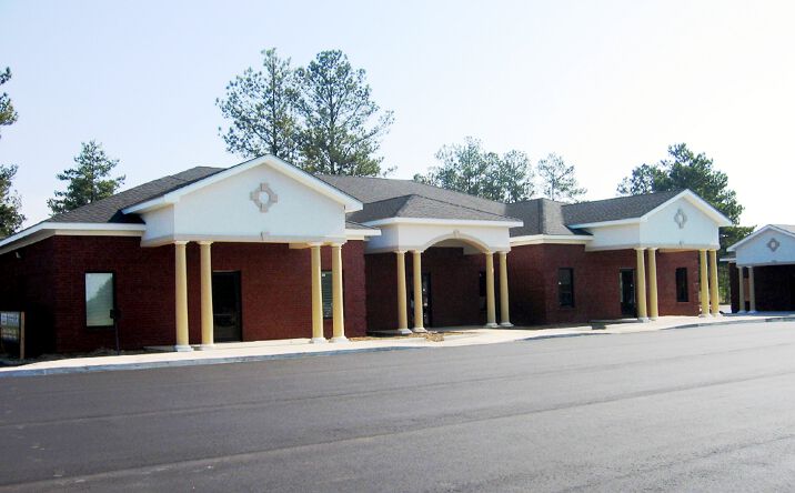 Pictures of Office property located at 1103 Plaza Ave, Eastman, GA 31023 for lease - image #1